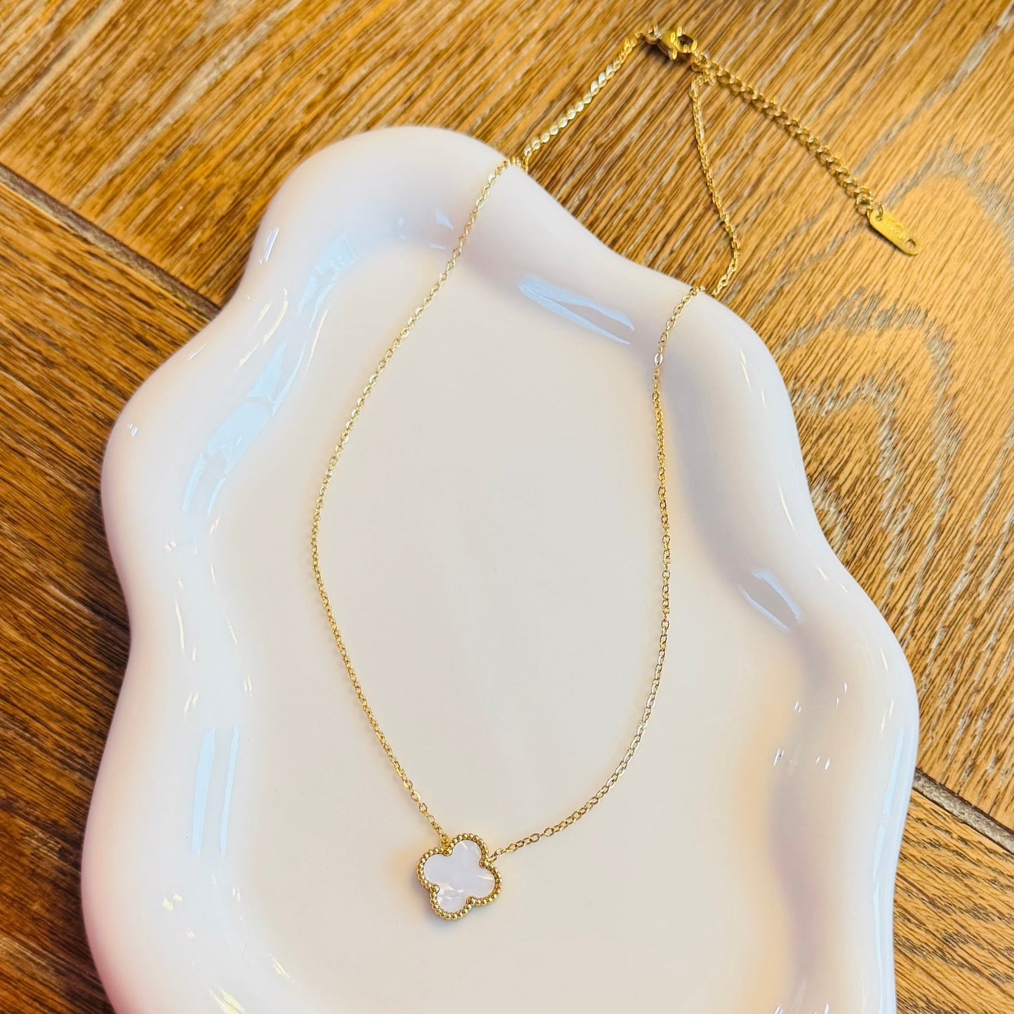 CLOVER NECKLACE