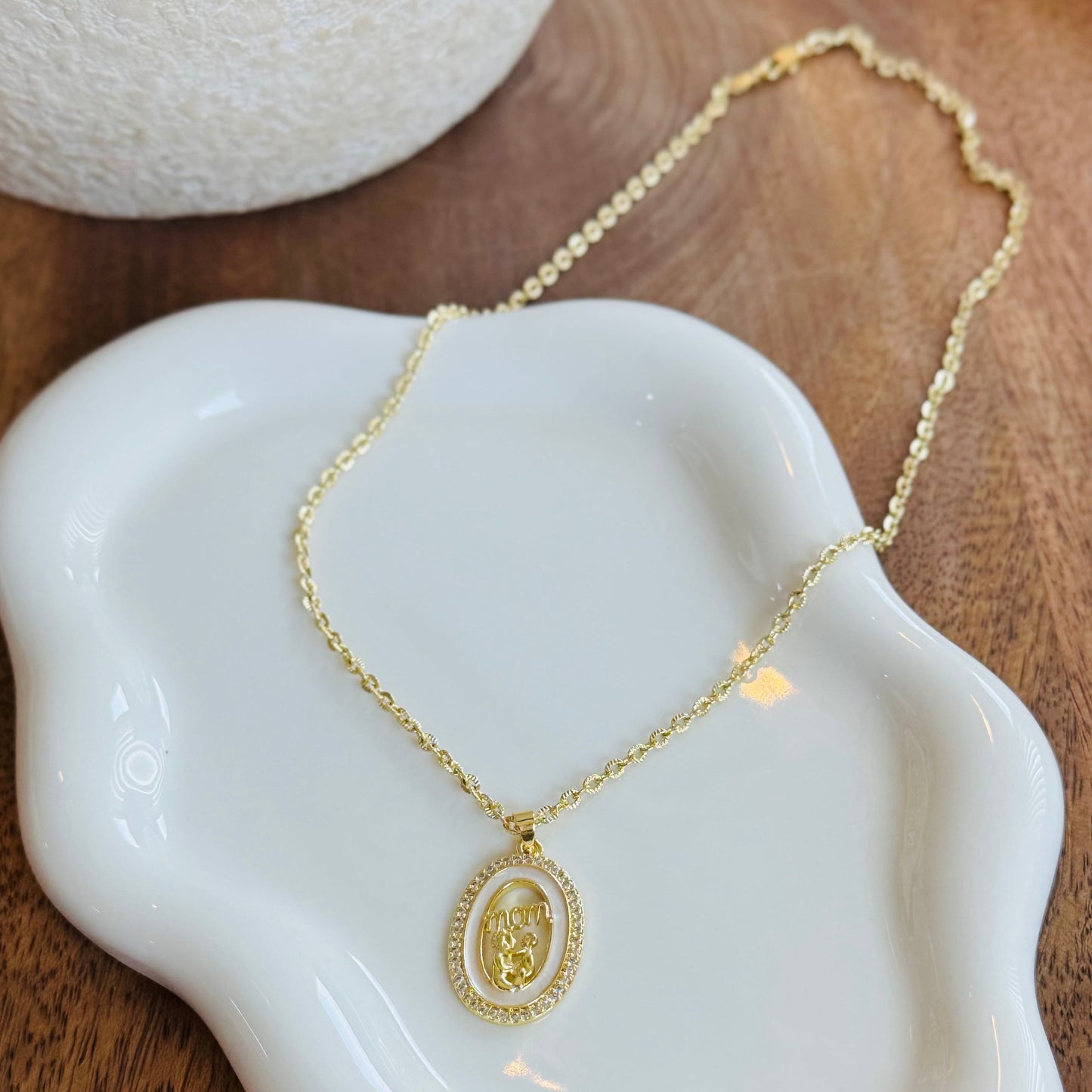 MOM NECKLACE