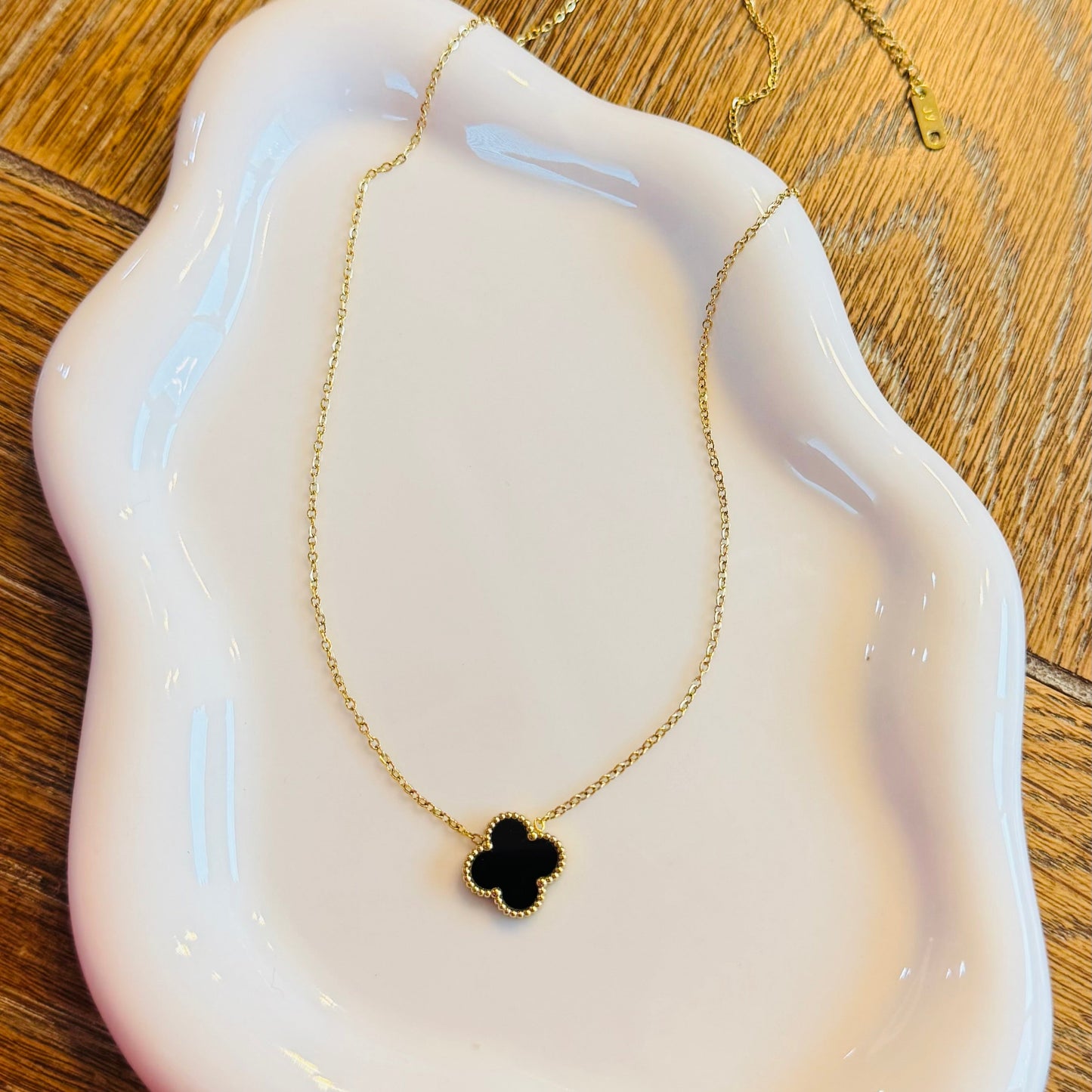 CLOVER NECKLACE