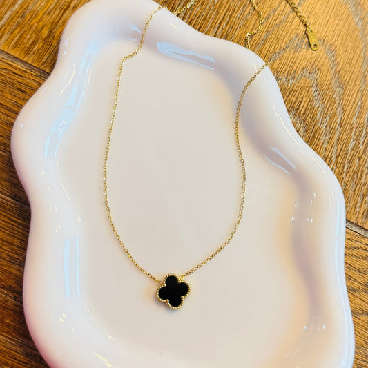 CLOVER NECKLACE