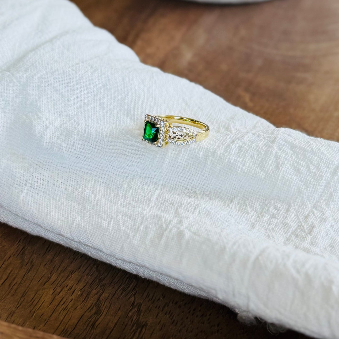 ANNA RING