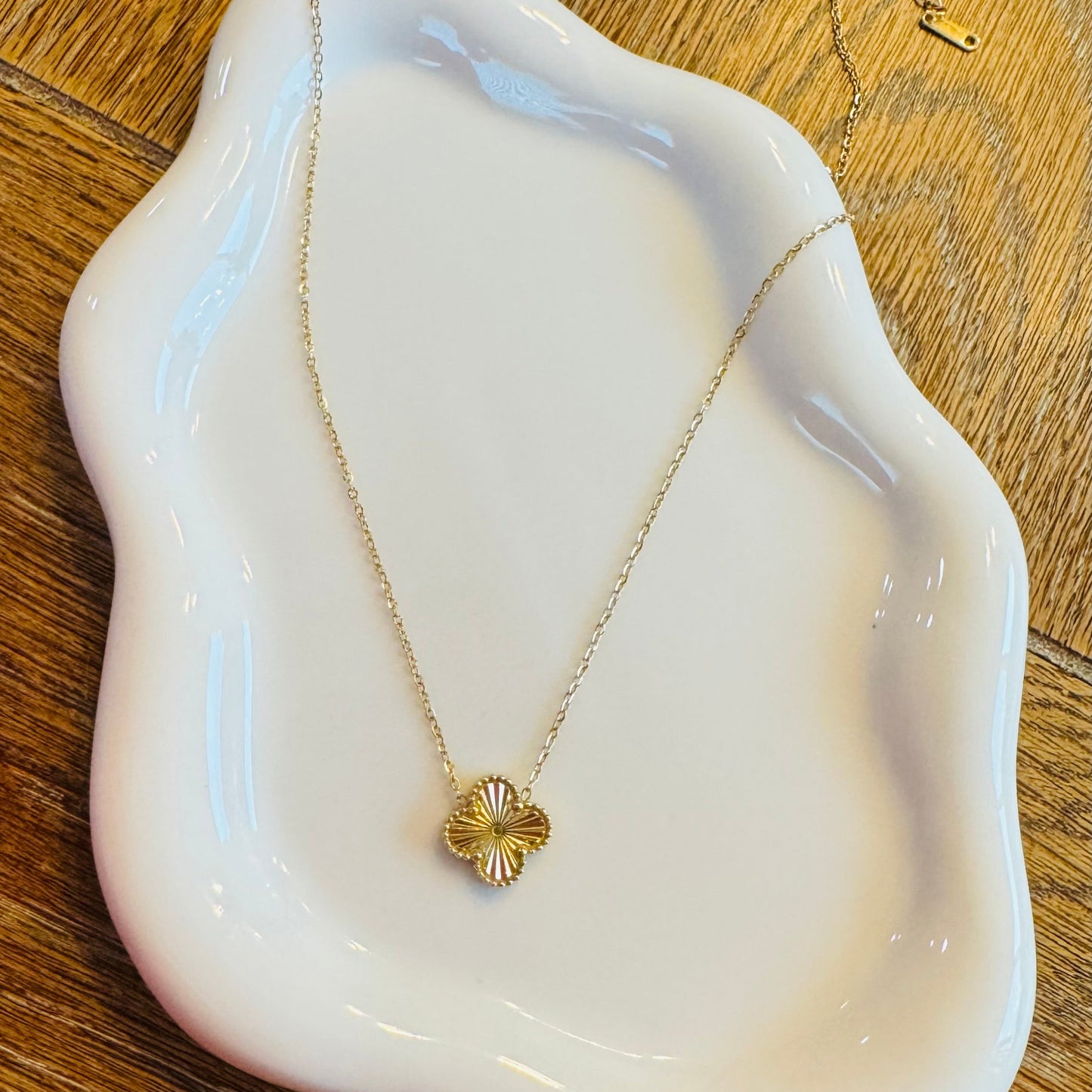 CLOVER NECKLACE