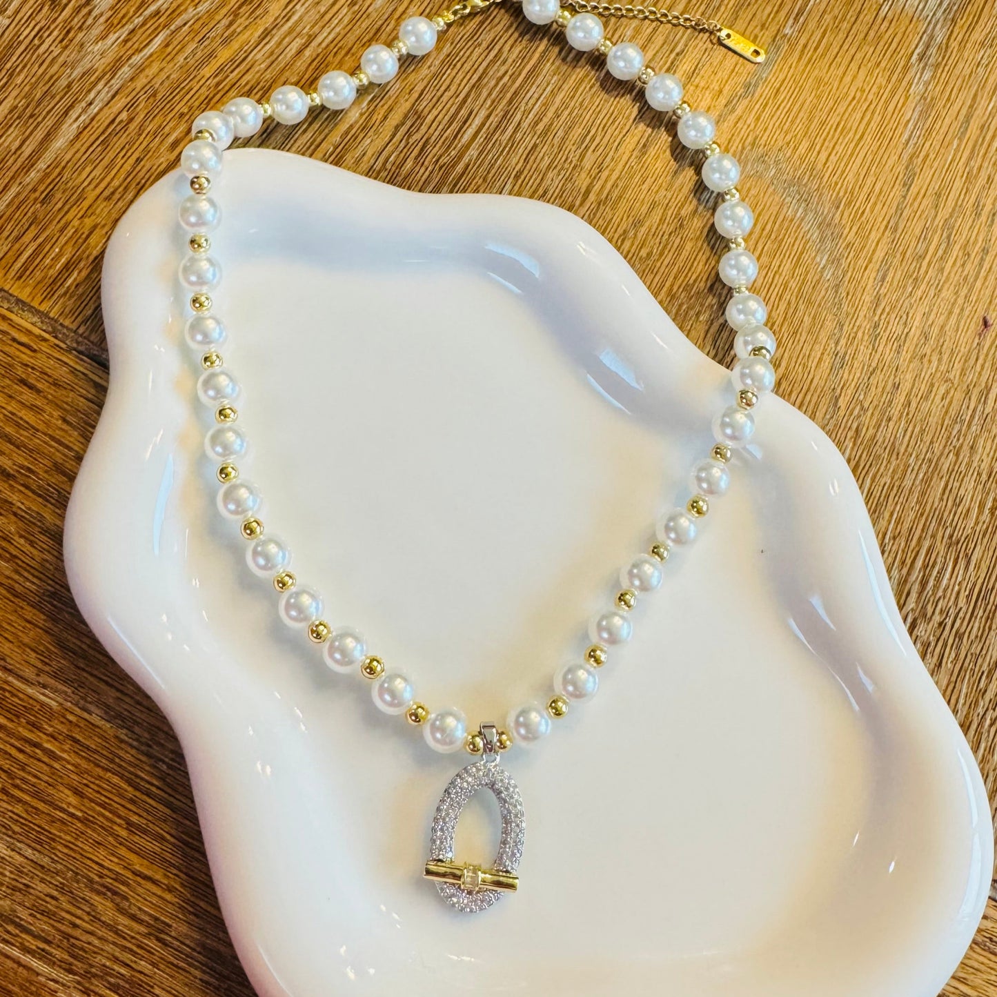 MELY NECKLACE