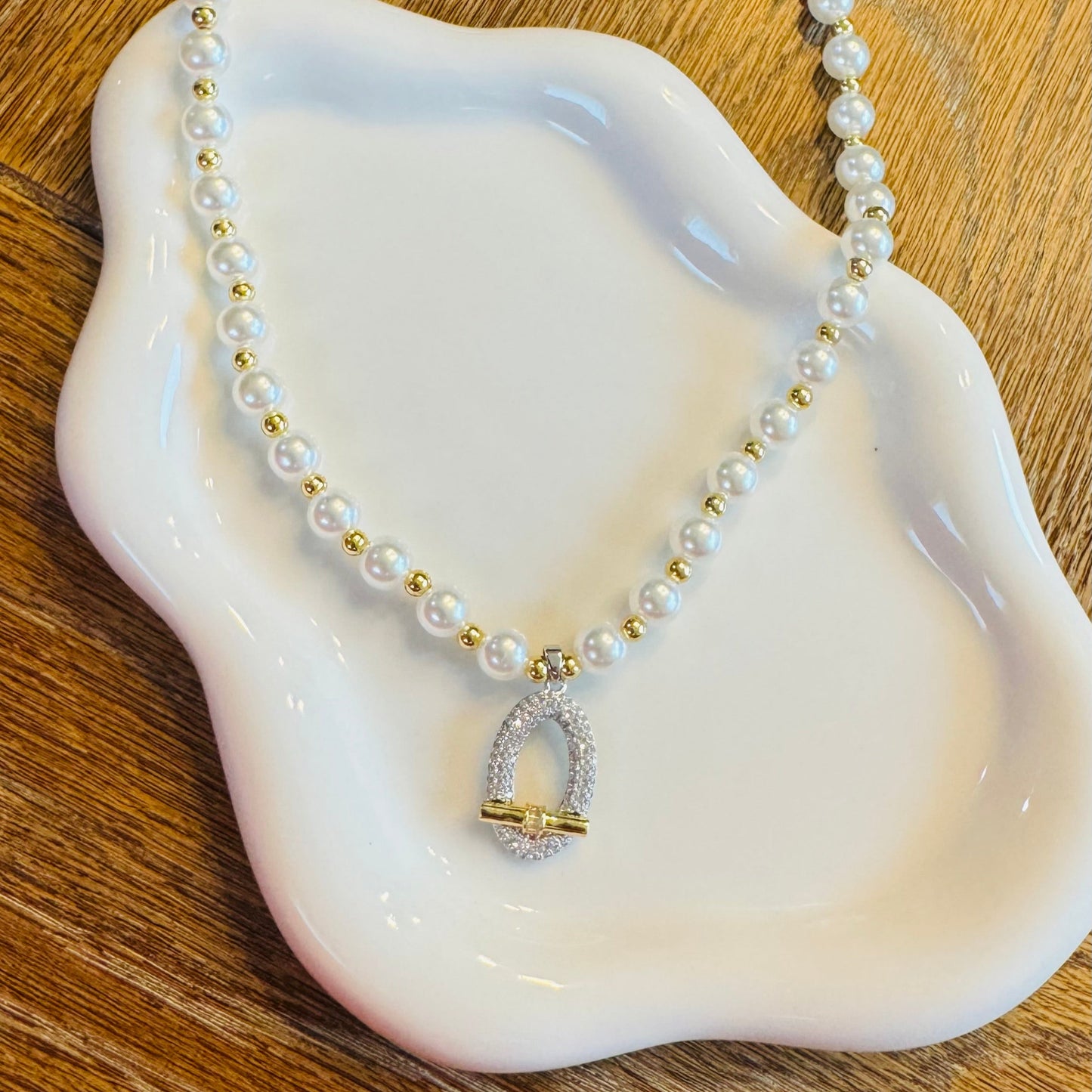 MELY NECKLACE