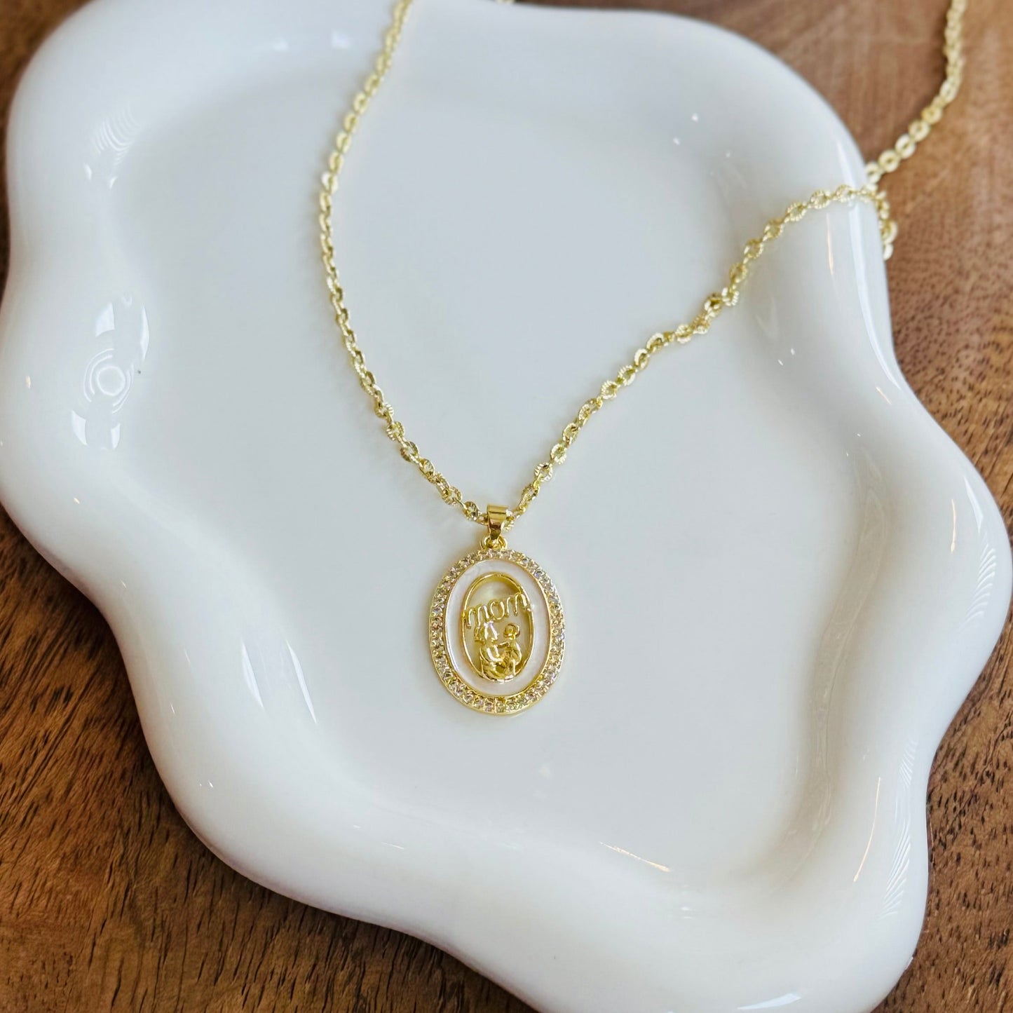 MOM NECKLACE